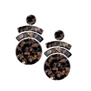 In The HAUTE Seat Black &Tan Acrylic Earring Post
